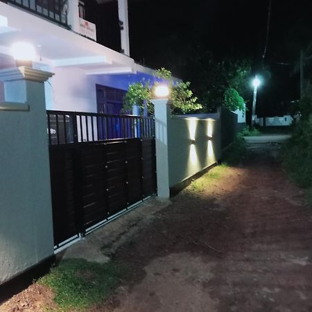 Great Yeheni Villa Хиккадува Экстерьер фото