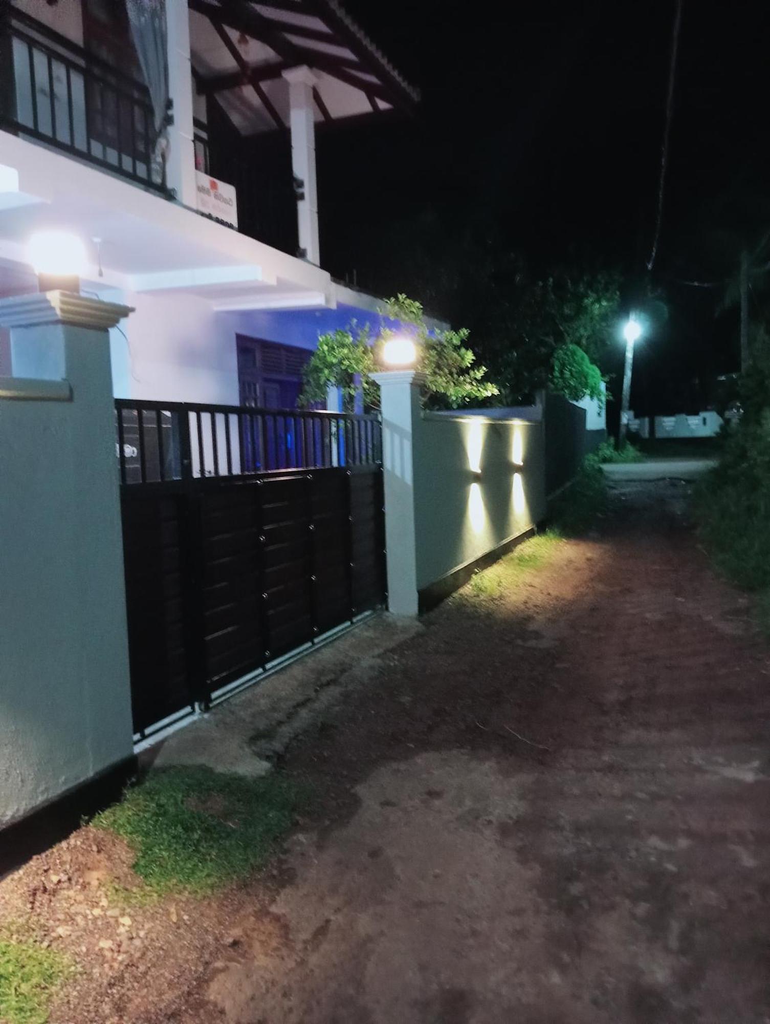 Great Yeheni Villa Хиккадува Экстерьер фото