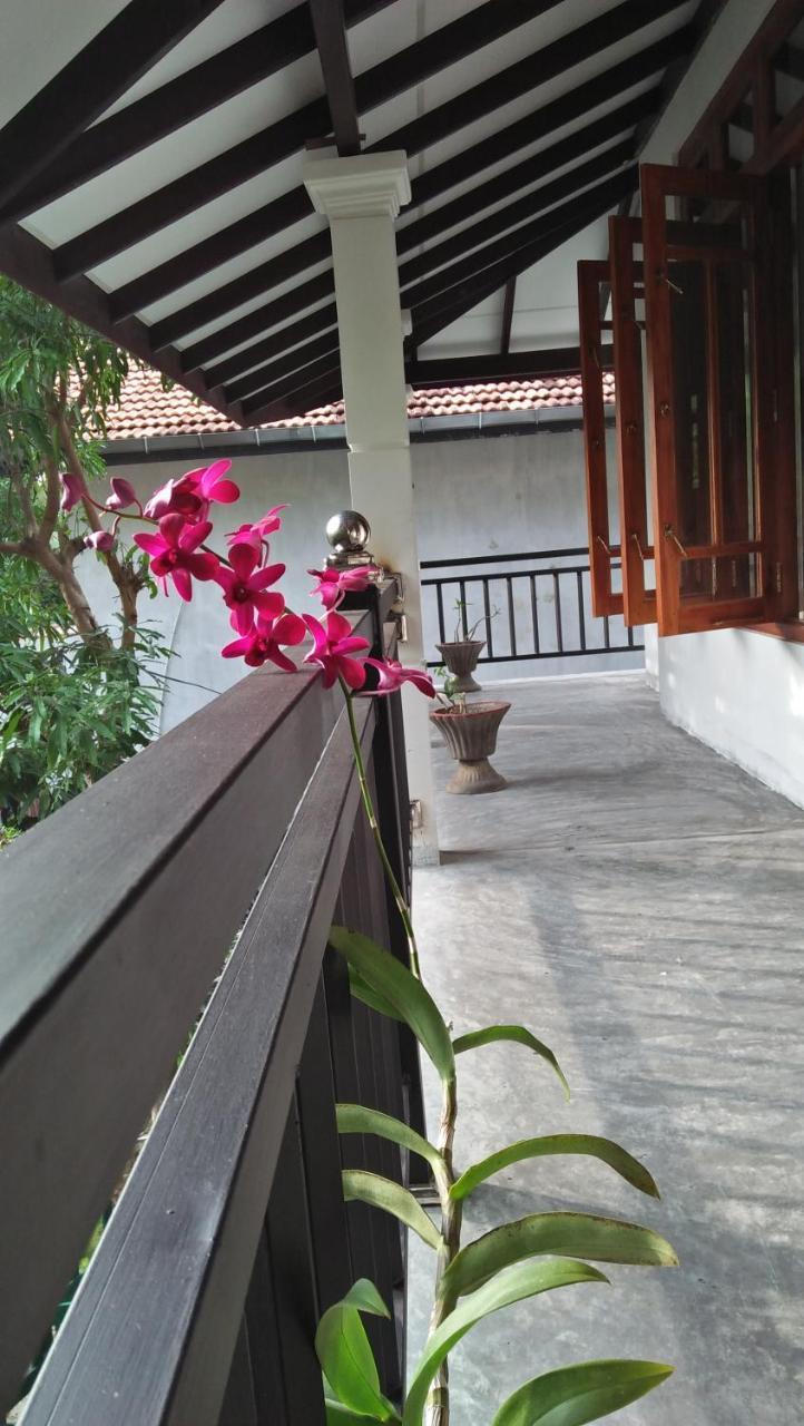 Great Yeheni Villa Хиккадува Экстерьер фото
