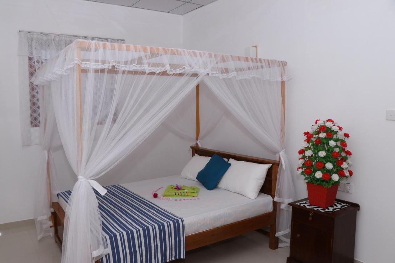 Great Yeheni Villa Хиккадува Экстерьер фото