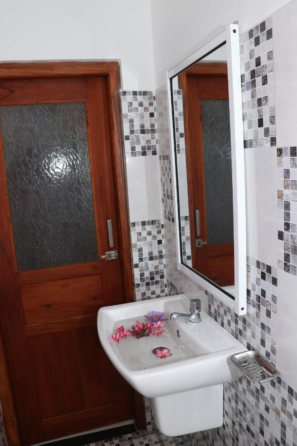 Great Yeheni Villa Хиккадува Экстерьер фото