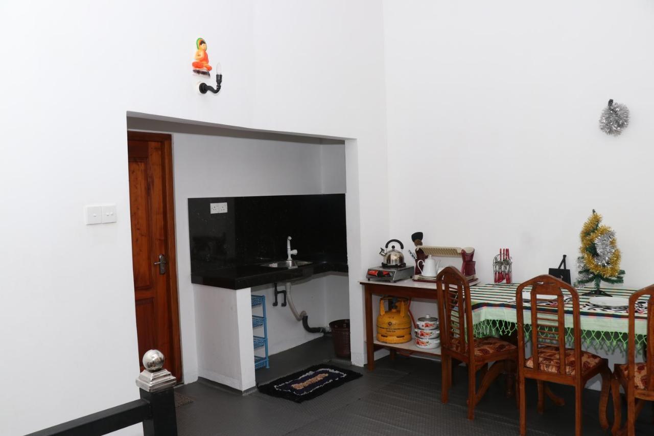 Great Yeheni Villa Хиккадува Экстерьер фото